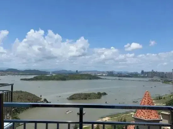 HELLO Sea View Hotel (Sunshine Coast Store)