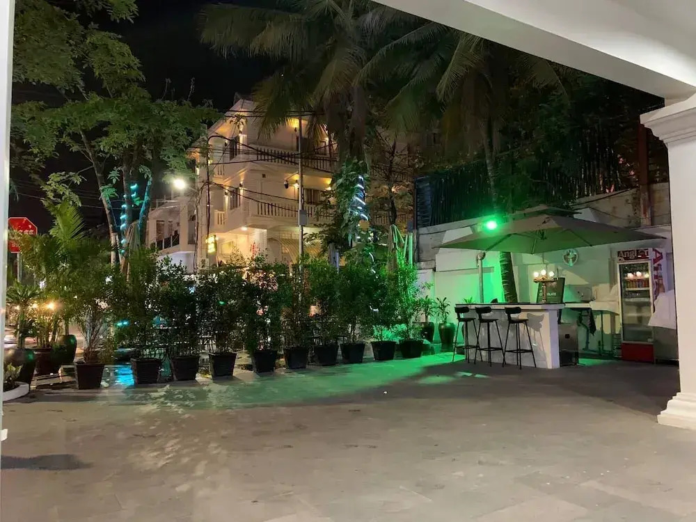 Nico’s Hotel and SkyBar