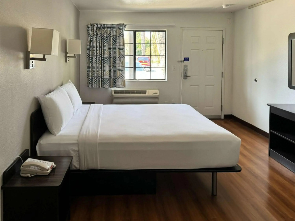 Motel 6-Pomona, CA - Los Angeles