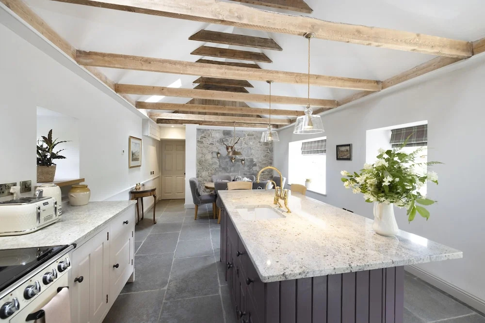 JOIVY Exceptional Cottage W/ Stunning Country Views