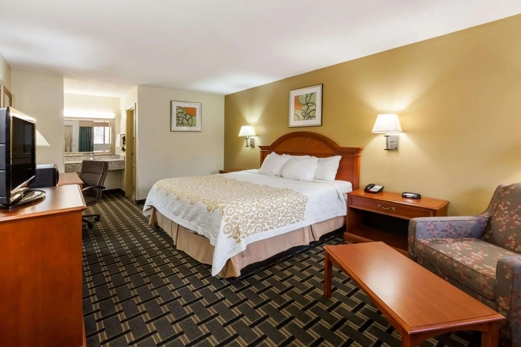 Days Inn by Wyndham Kent - Akron