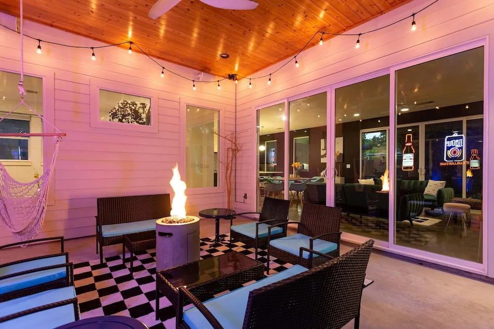 Modern ATX Mansion 6th Street 3 min scooter