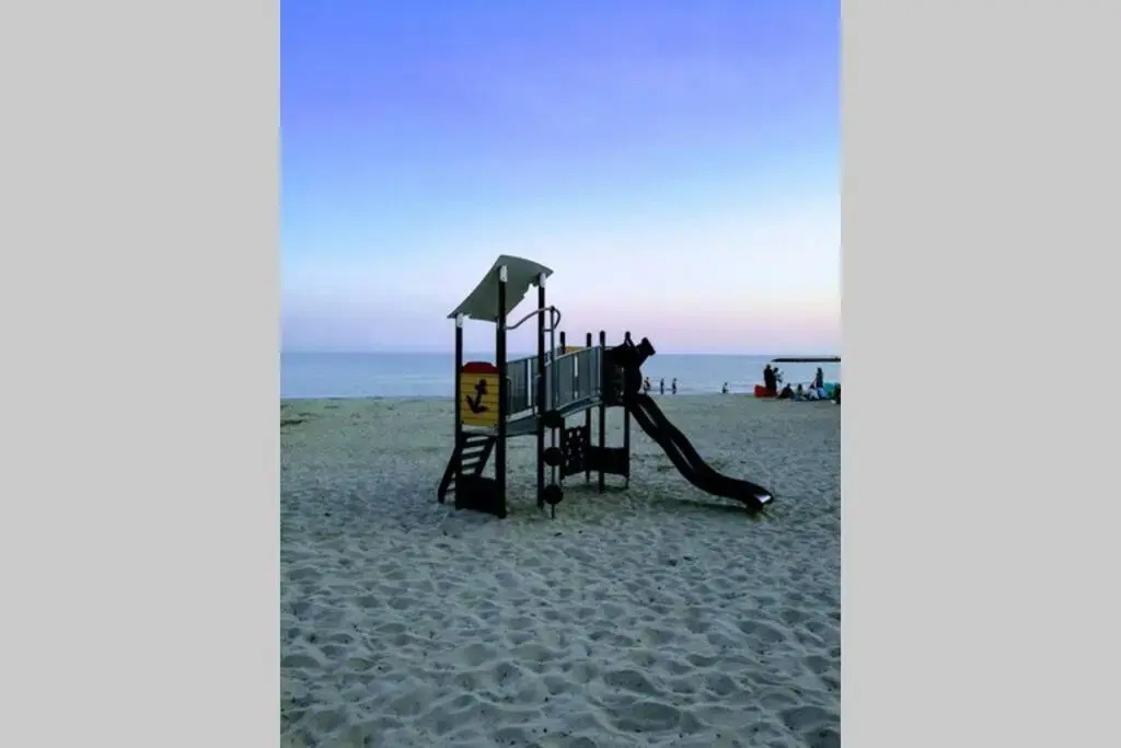 Le Tribord - F2 duplex avec balcon à 30 m de la plage