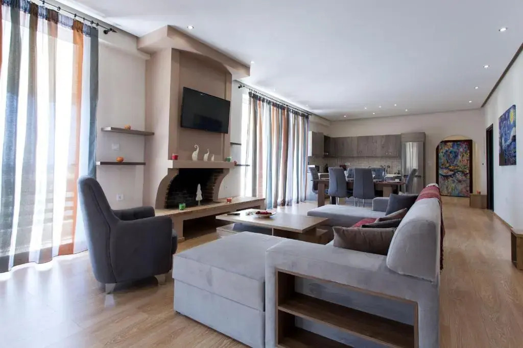 Luxurious 3-bdrm Seaside Retreat in Glyfada Fully Renovated
