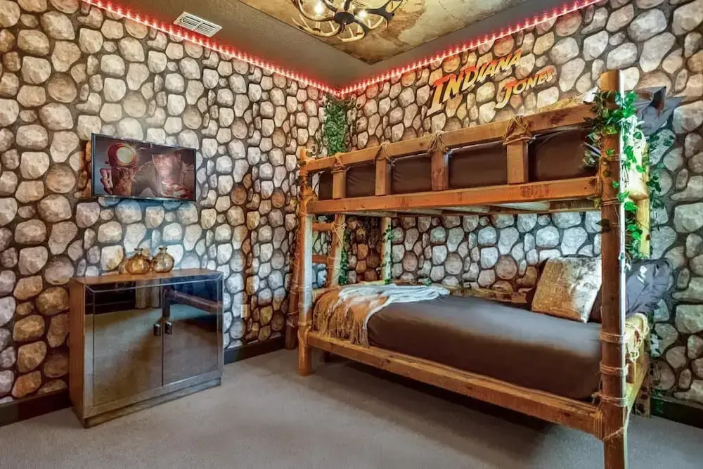 Upstay - Movie Mansion w Cinema-pool Hot Tub-games