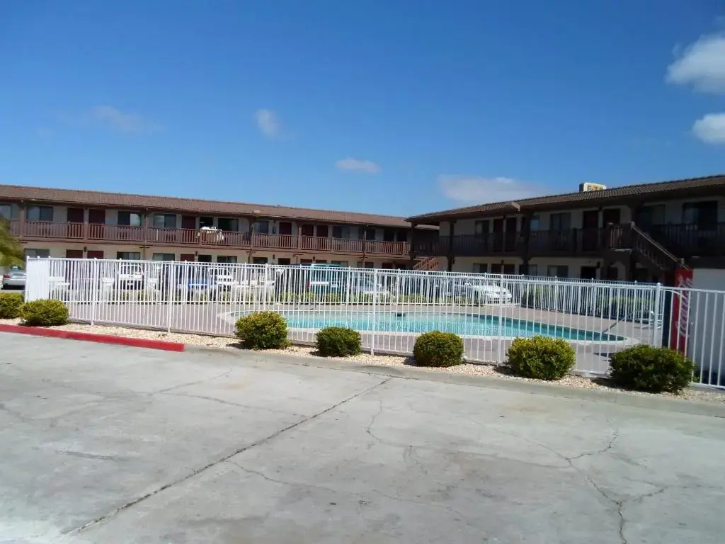 EZ 8 Motel Newark