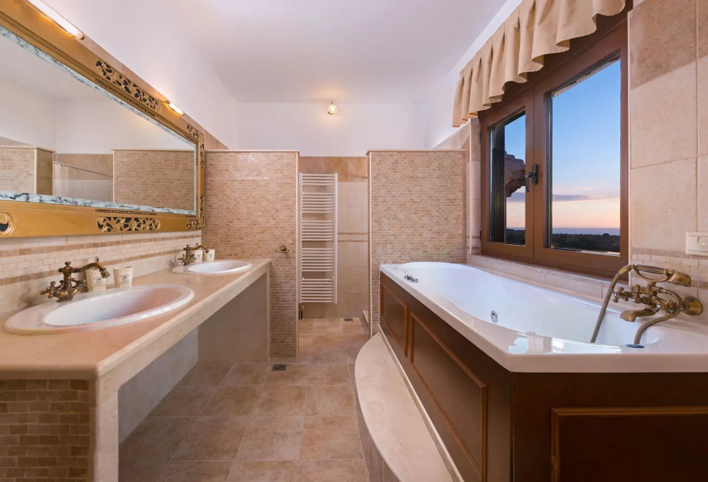 Butterfly Villa with stunning Sea and Valley Views