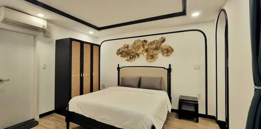 Sargon D'Luxe