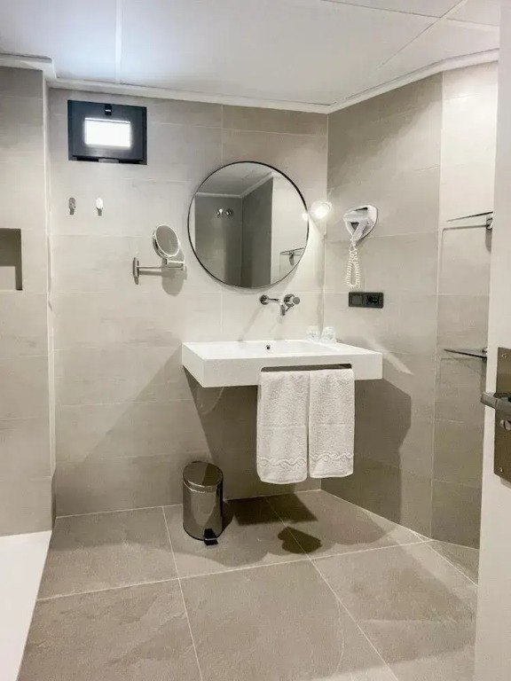 Hotel Quatre Llunes