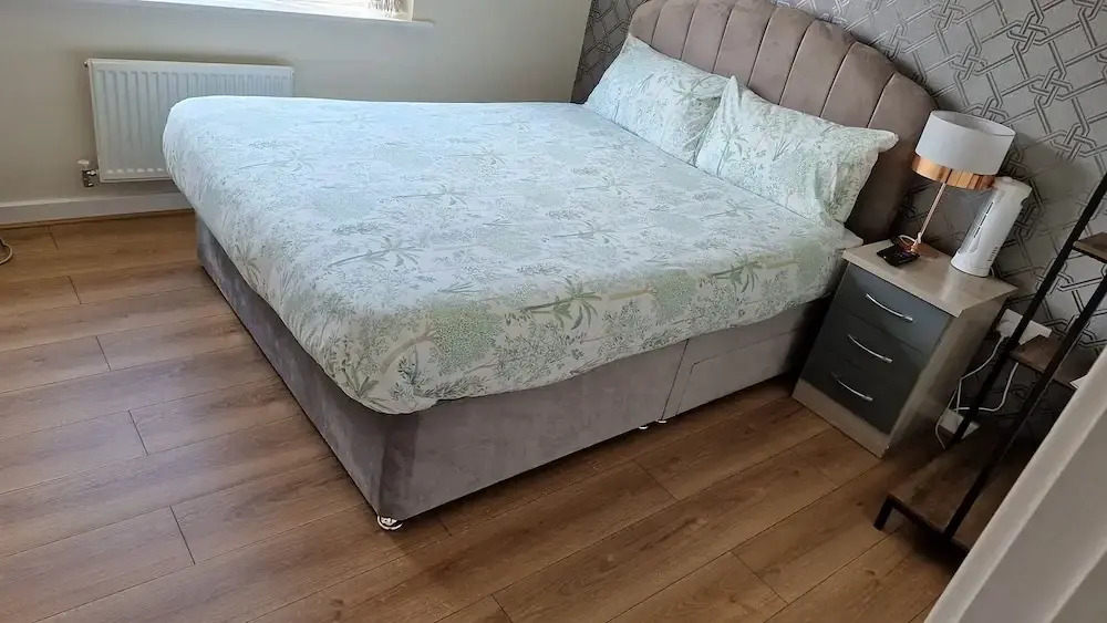 2-bed House With Canal View, Garden & Petsok