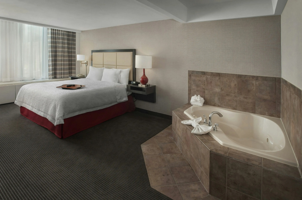Hampton Inn & Suites Milwaukee Downtown