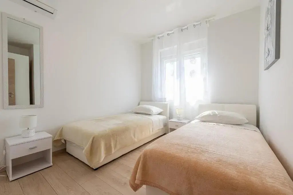 Apartments Villa Odesa with shared pool