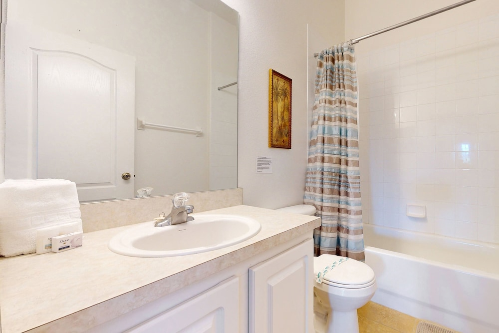 Gated Community Home With Private Pool, Screened Lanai, & W/D - Near Disney/golf