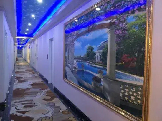 Pinghu Xinyue Fashion Hotel