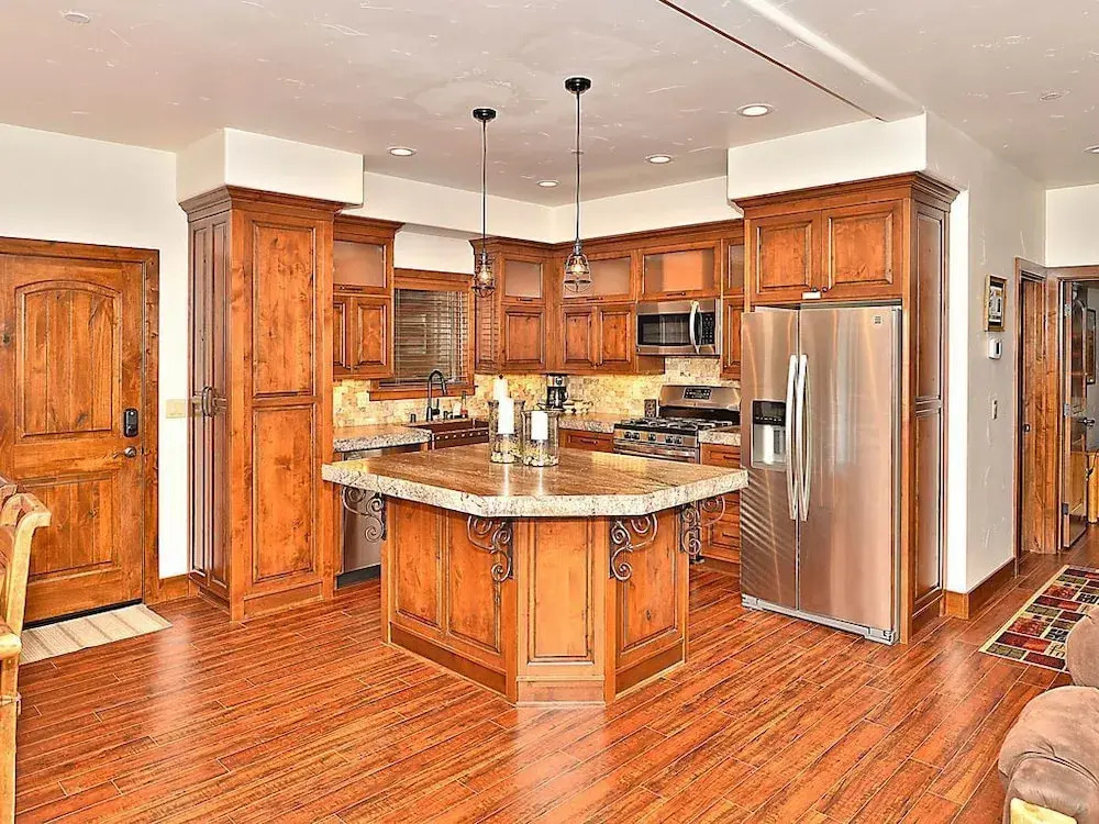 5BR 4BA Lake Tahoe Luxury Vacation Rental by RedAwning