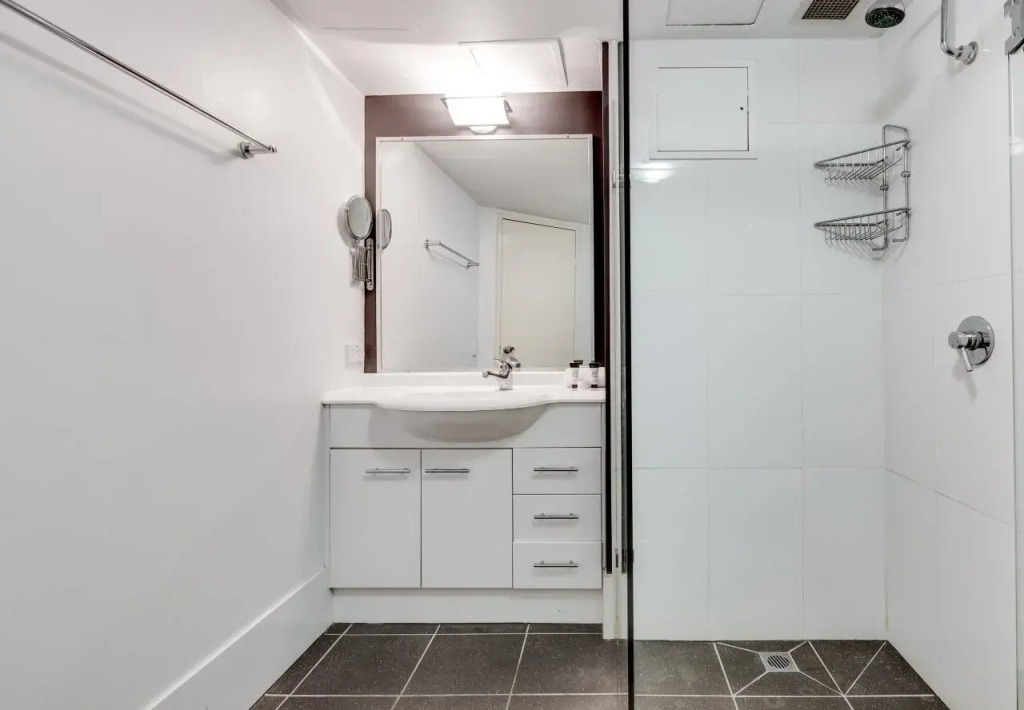 Hillcrest Apartment Hotel