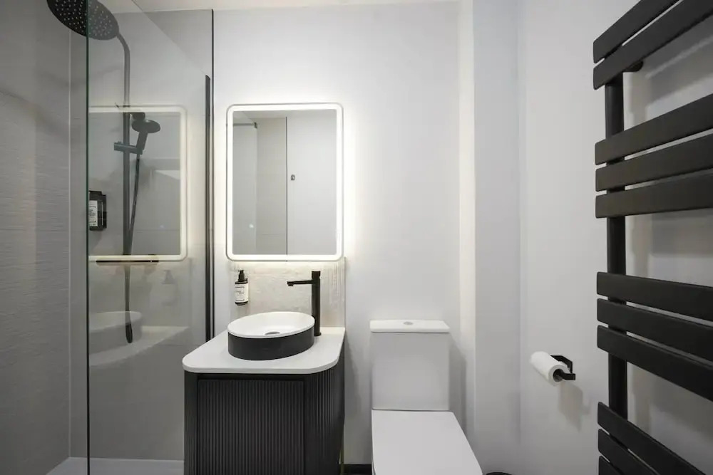Sixty Aparthotel 2bed, Central Cardiff + Parking