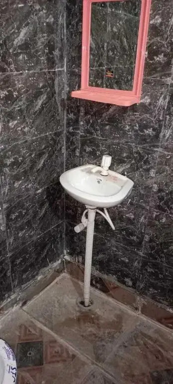 POP Royal Guest House Near GNIDA Office Metro Station