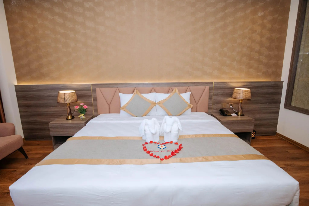 Thông Đỏ Hotel