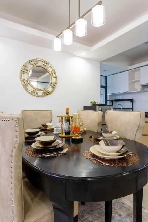 Stay.Plus Splash of Glam Lavington
