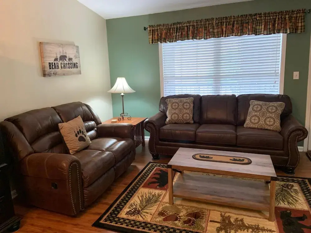 201 Colonial Crest Pigeon Forge Retreat