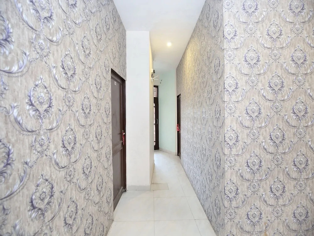 OYO 13102 Hotel Adarsh