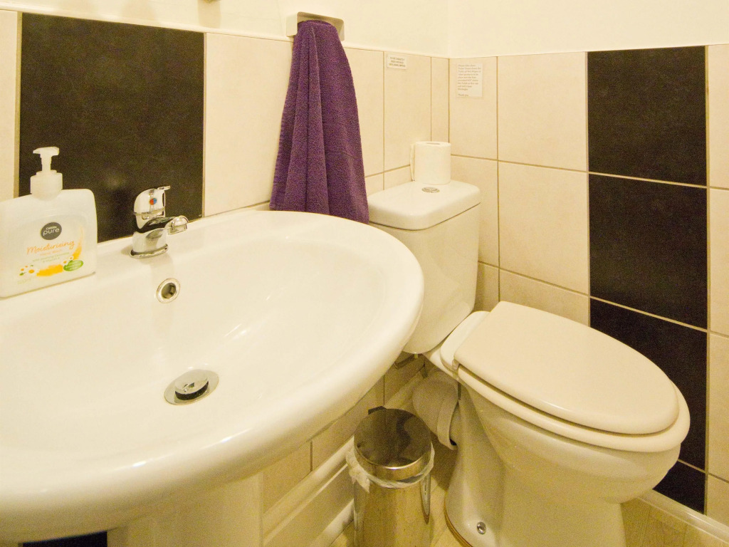 Rossall Guest House -Ideal For Families & Couples