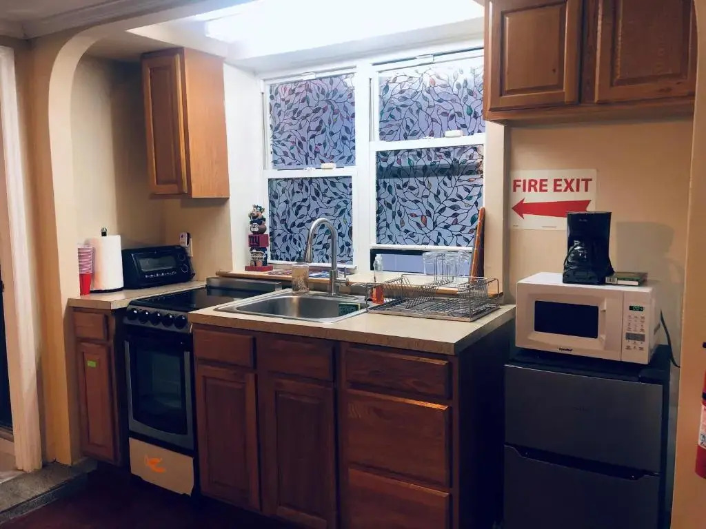 67-26 Austin Cove near subway, all shops, restaurants! Separate Entrance
