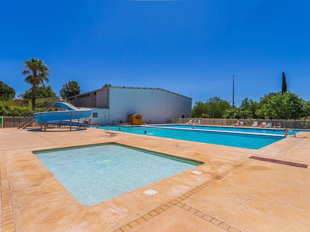 Spacious Chic Stay Near Golden Isles