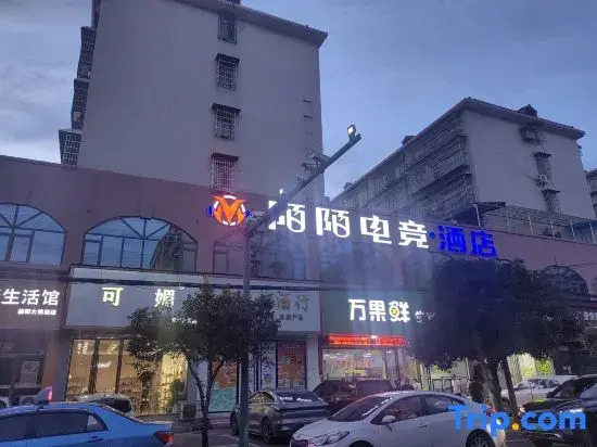 Momo E-Sports Hotel