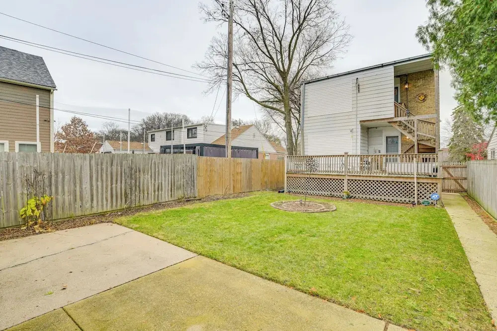 Family Apartment w/ Deck + Yard Near Northwestern