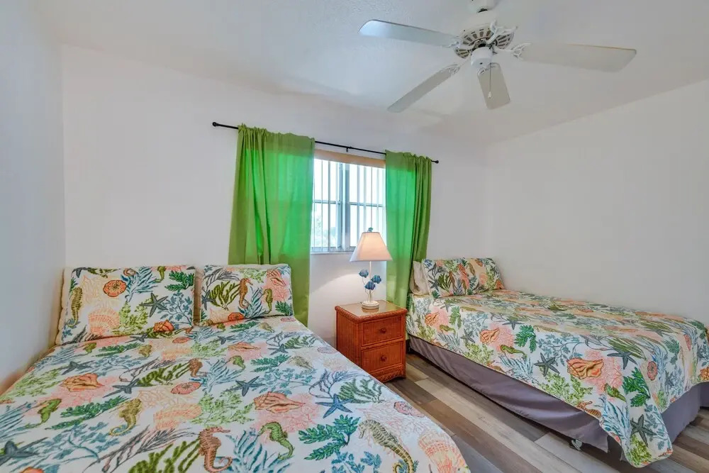 Tropical Sarasota Condo < 1 Mile to Beach!