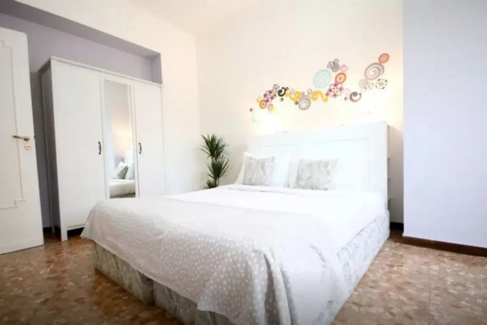 Robi's 1 Bed in Superb Location!