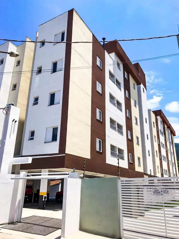Apartamento novo , poucos metros da praia