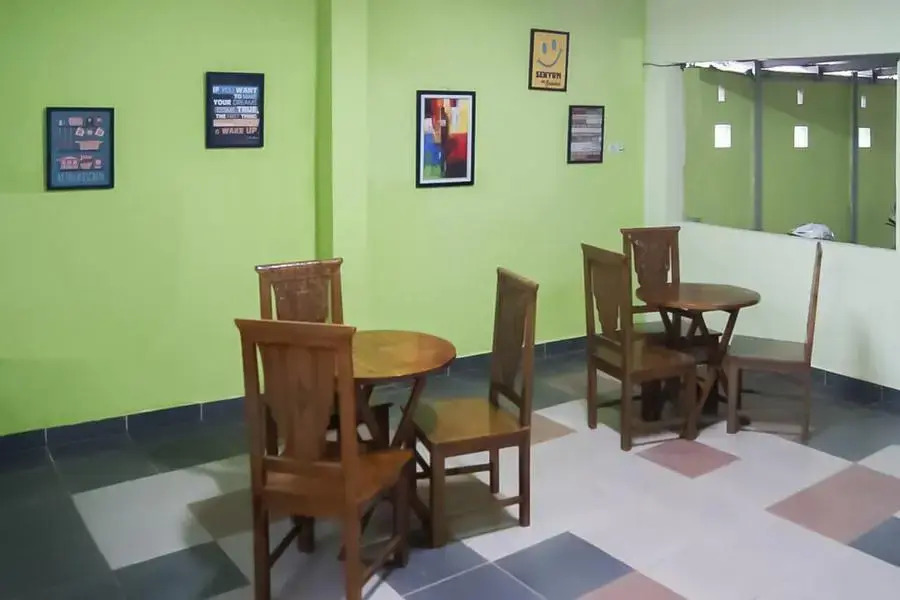 RedDoorz Syariah near Hermina Hospital Palembang 2