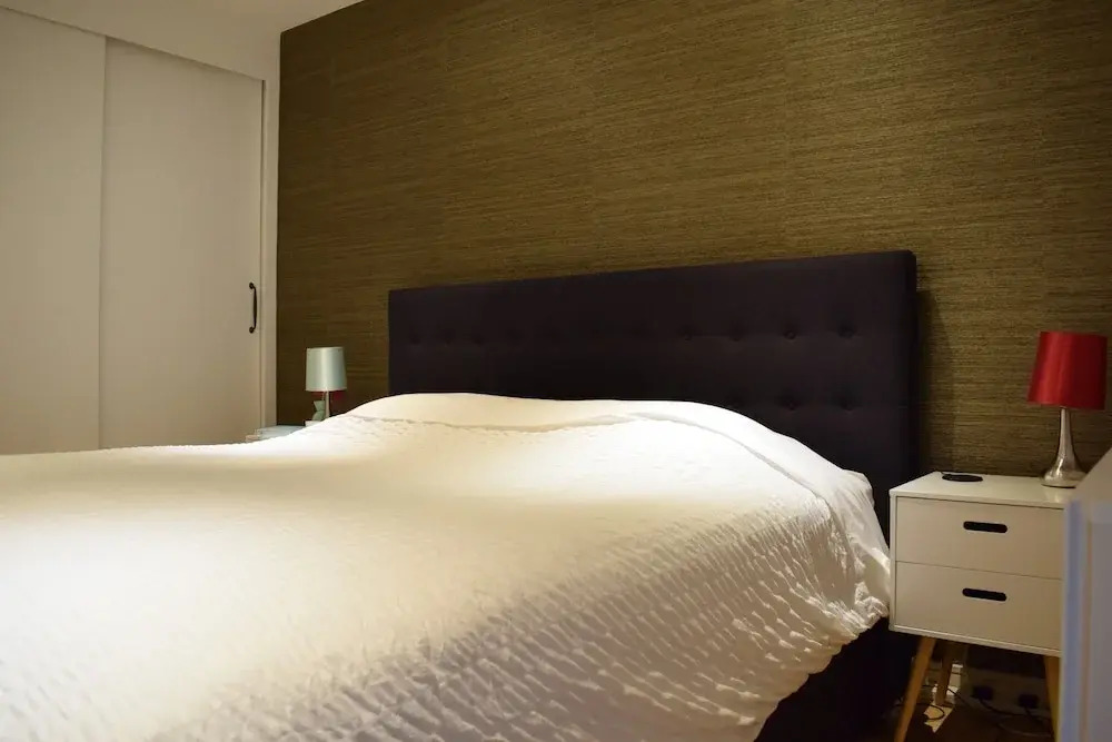 1 Bedroom Flat Near Old Street With Balcony