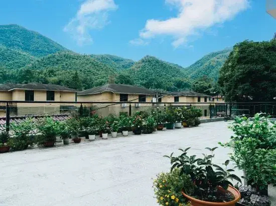 Anji Banxia Homestay (Anji Yunshang Grassland Resort Store)
