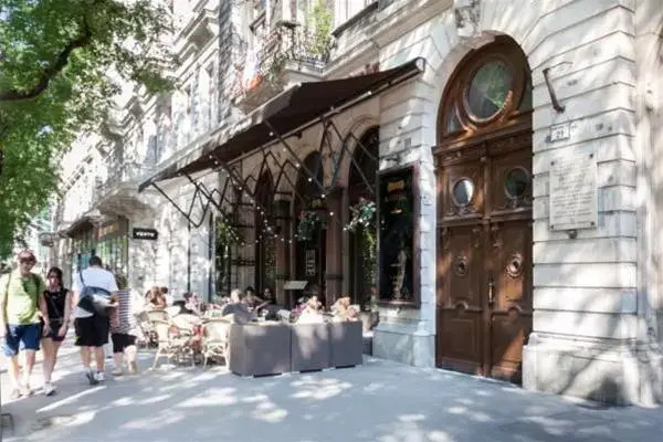 Bebop Opera Apartments