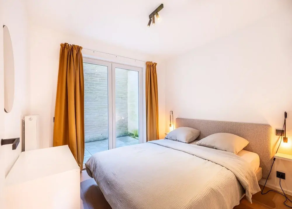 Apartment on Zeedijk With Stunning Sea Views
