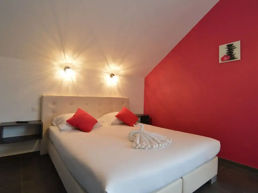 Lavish Villa in Malmedy with Heated Pool, Hot Tub, Infrared Sauna