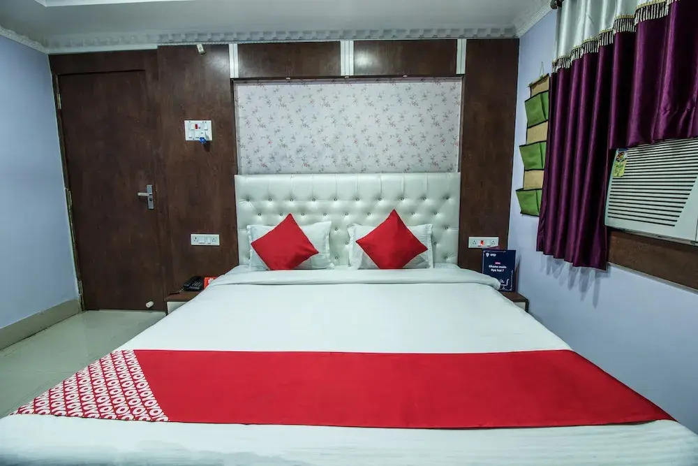 OYO 14579 The Hangout
