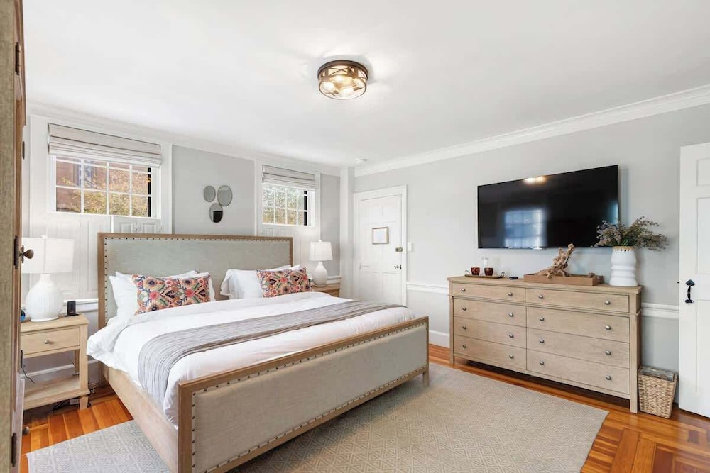 Driftwood Suite - Luxury Retreat in Newport