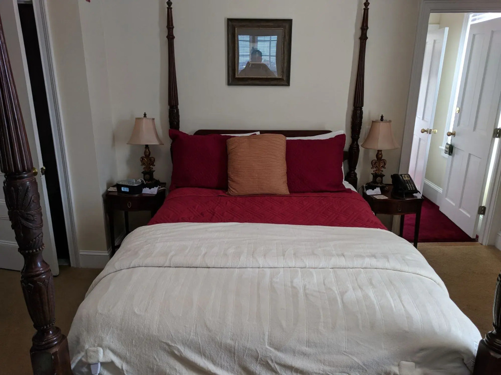 Almondy Inn Bed & Breakfast
