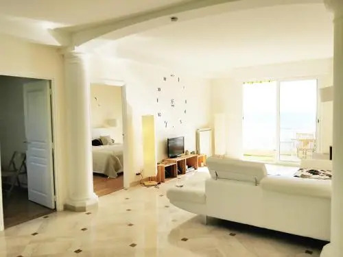 Stunning flat overlooking Villefranche Bay