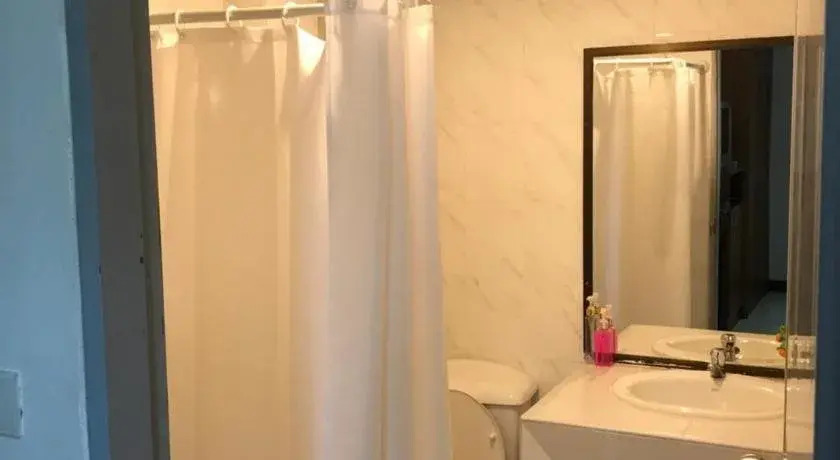 Holiday House Kata & Karon Phuket Hotel