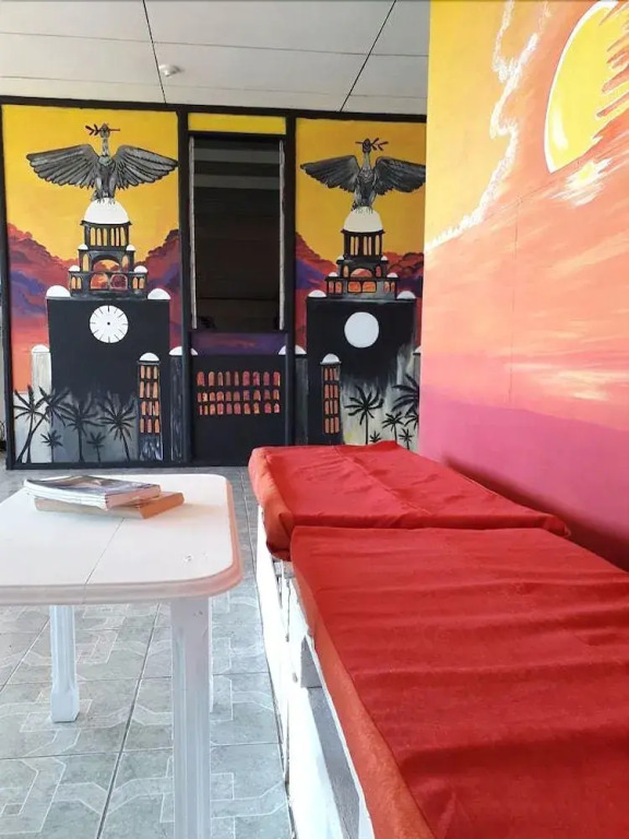 Hostel California