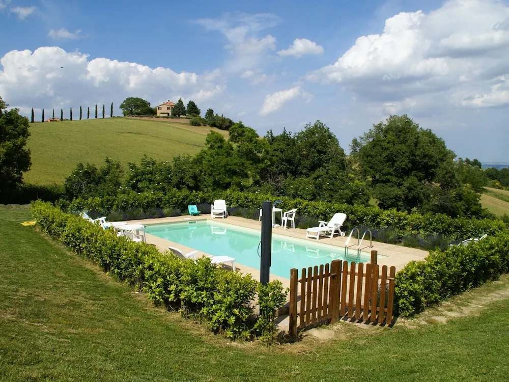 Belvilla by OYO Spacious Villa in Treia With Pool