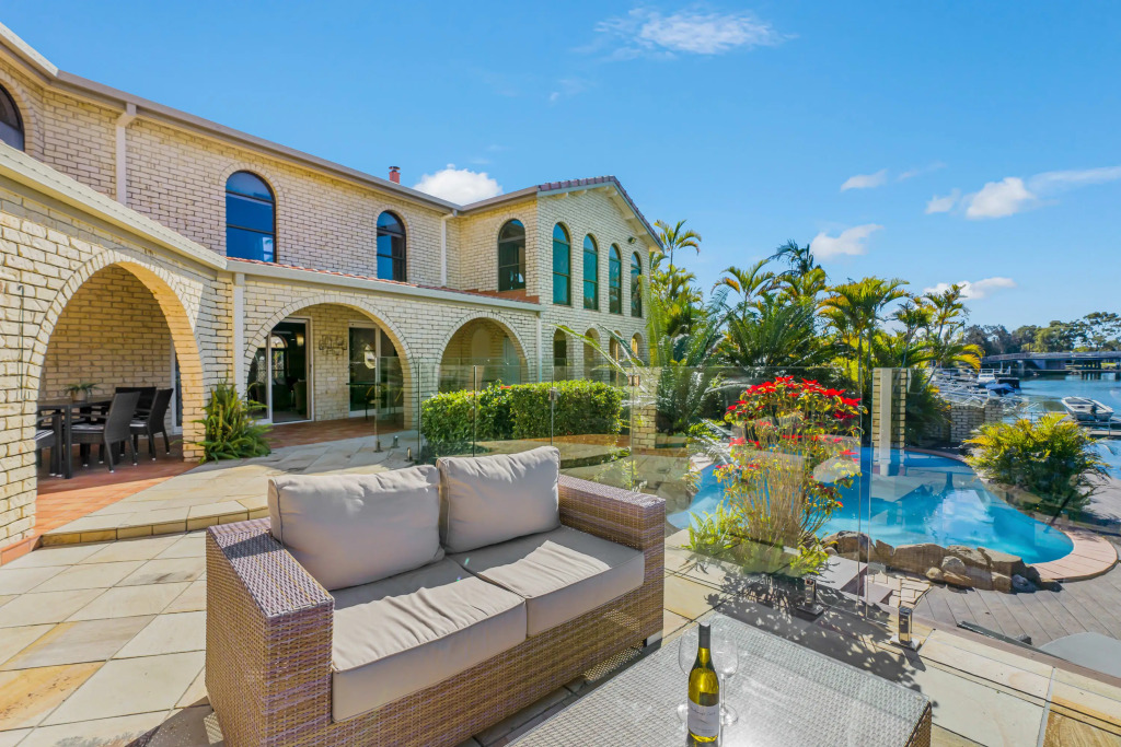 Waterfront Family Entertainer   5 Bedroom   Pool