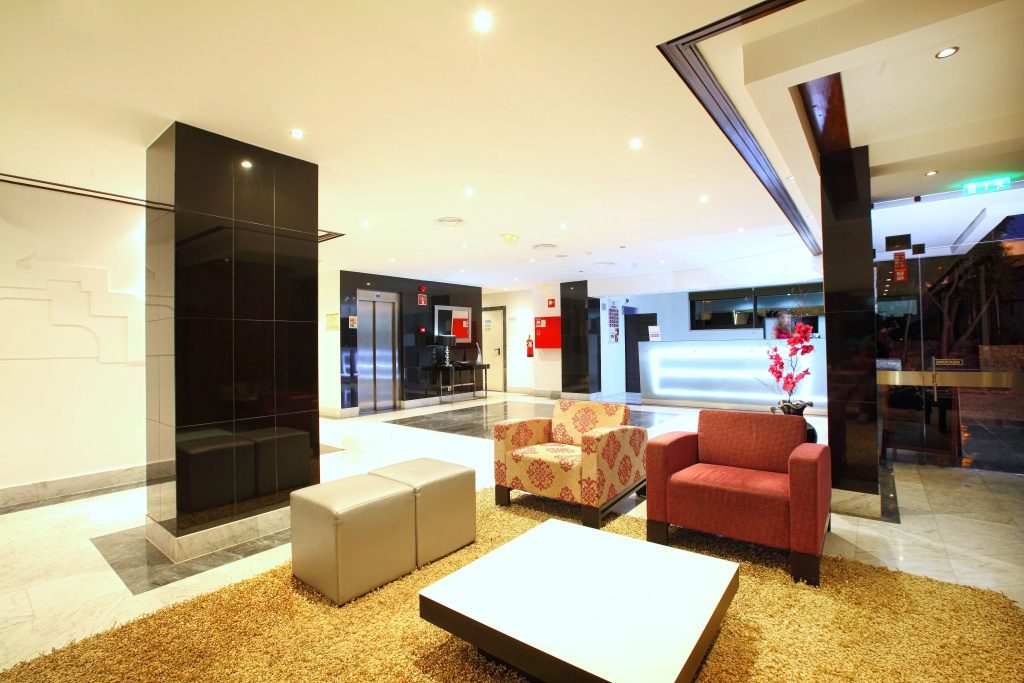 Topazio Vibe Beach Hotel & Apartments