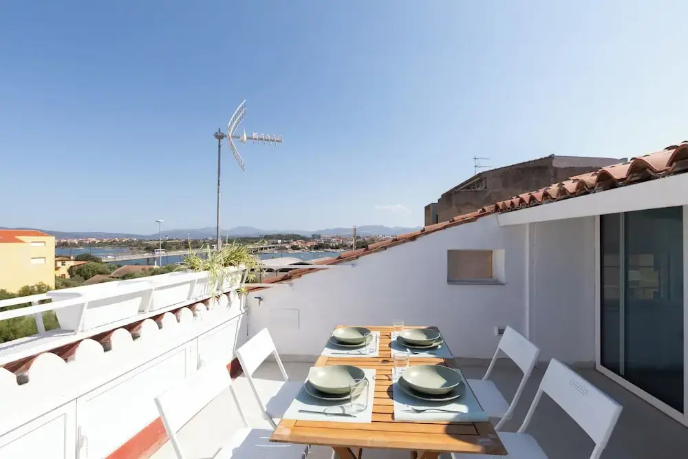 Romantic Apartment with Terrace by Wonderful Italy